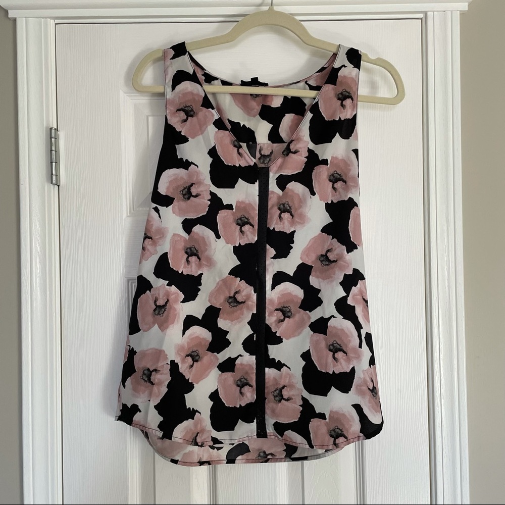 Dynamite Sleeveless Floral Blouse Size Medium